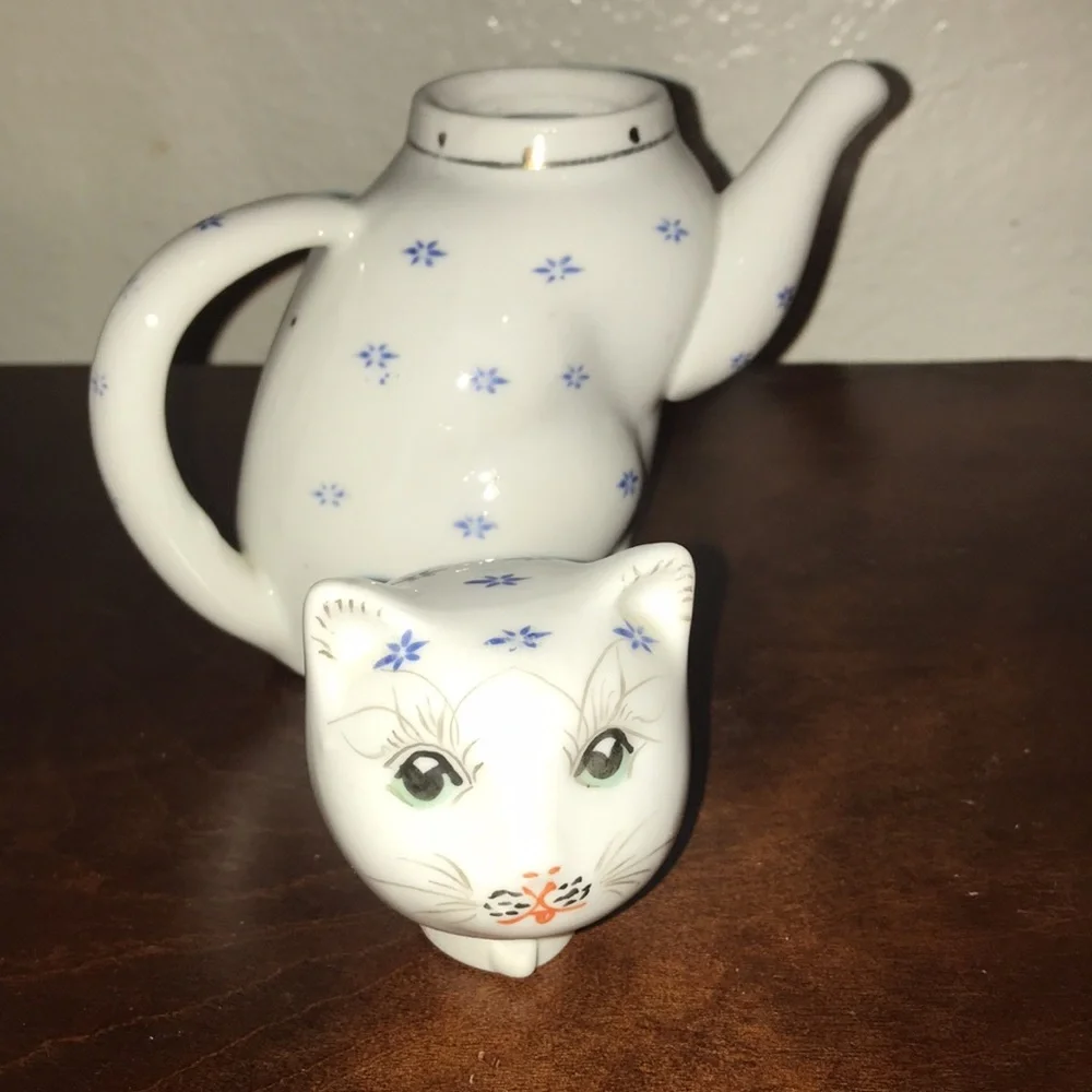 Novelty Ceramic China Cat Teapot 5.5 Inches Tall White with Blue Star Pattern